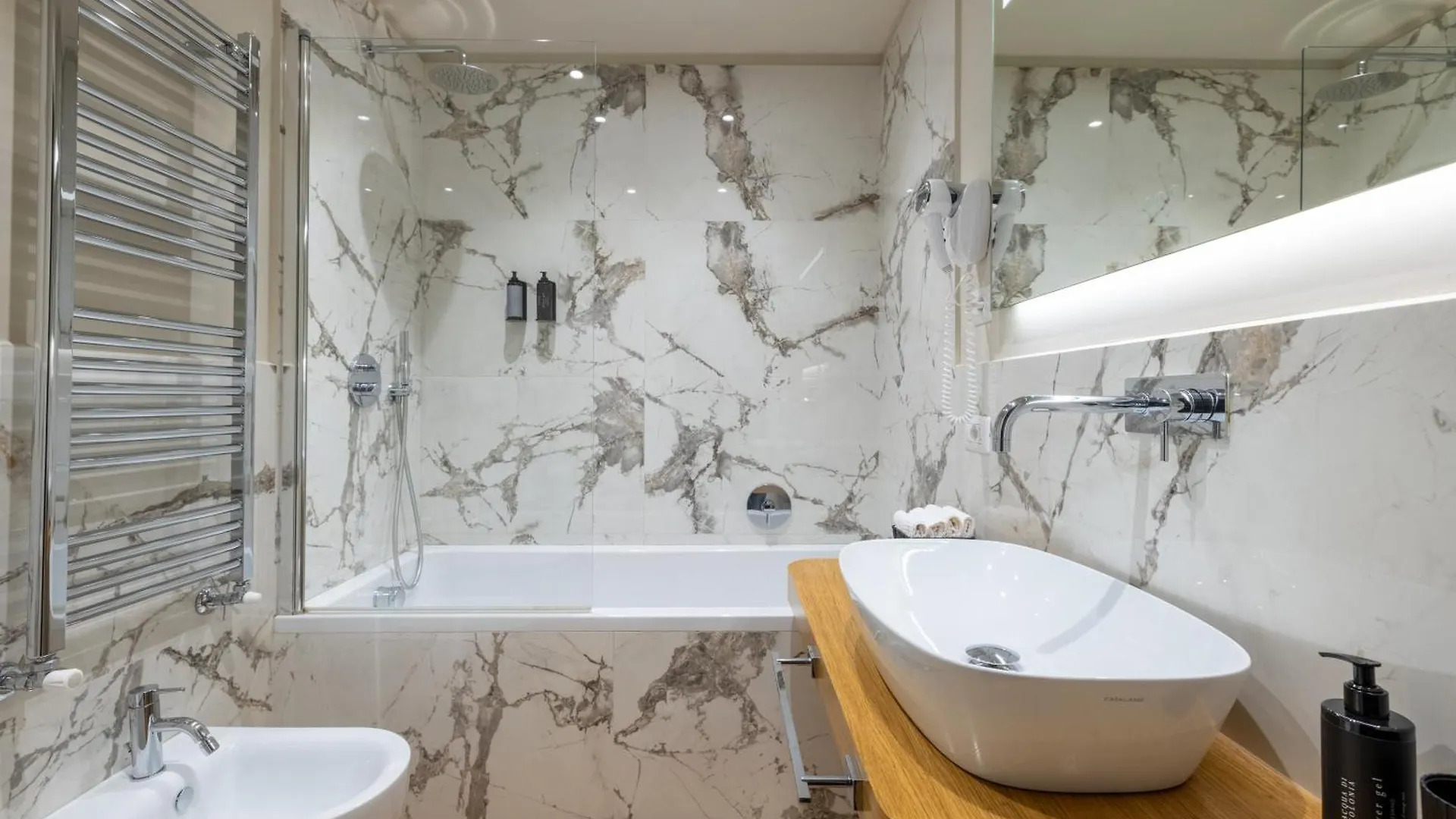 Suites Romae Rex فندق مبيت وإفطار